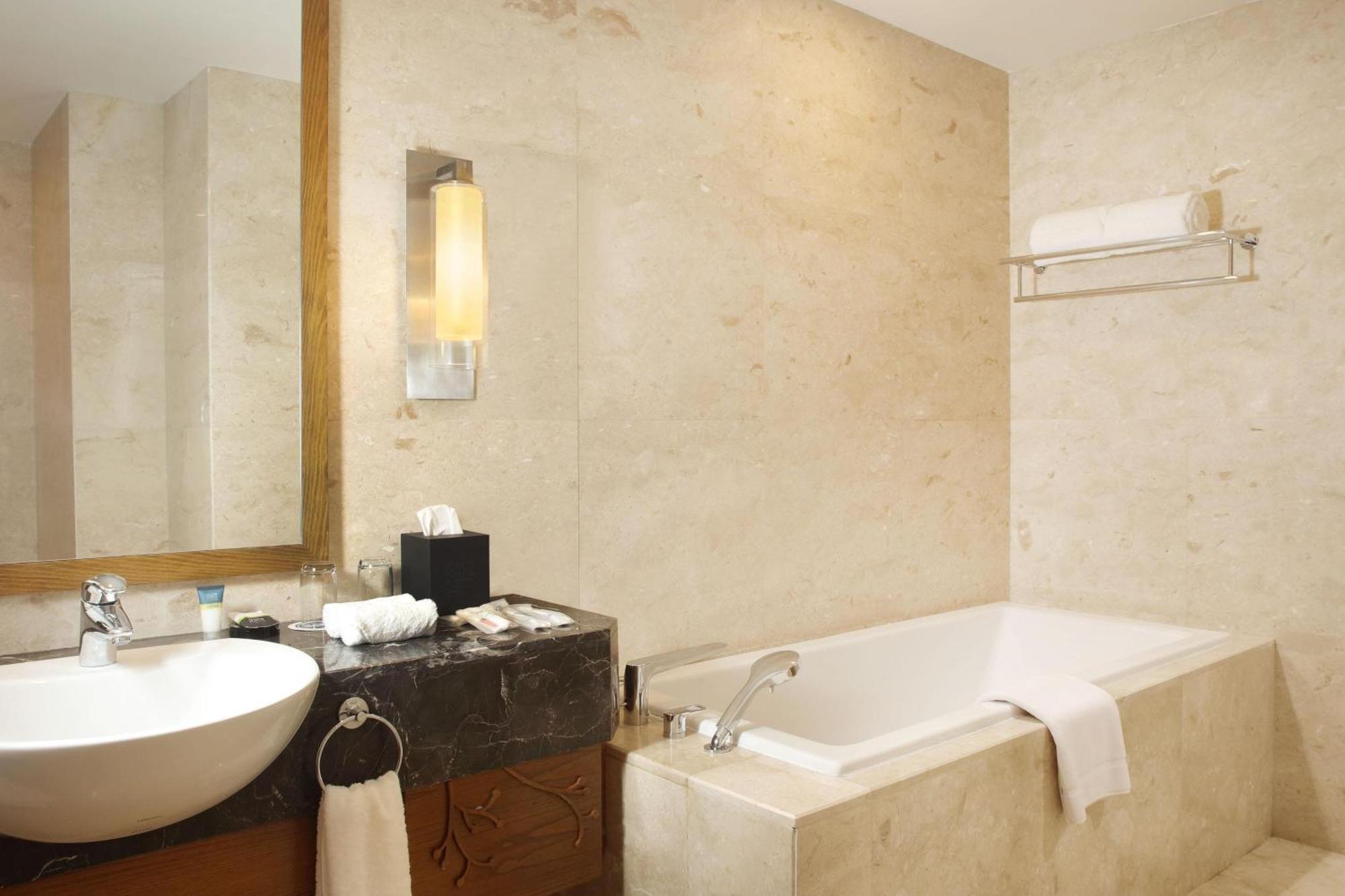 Four Points By Sheraton Manado Exteriör bild