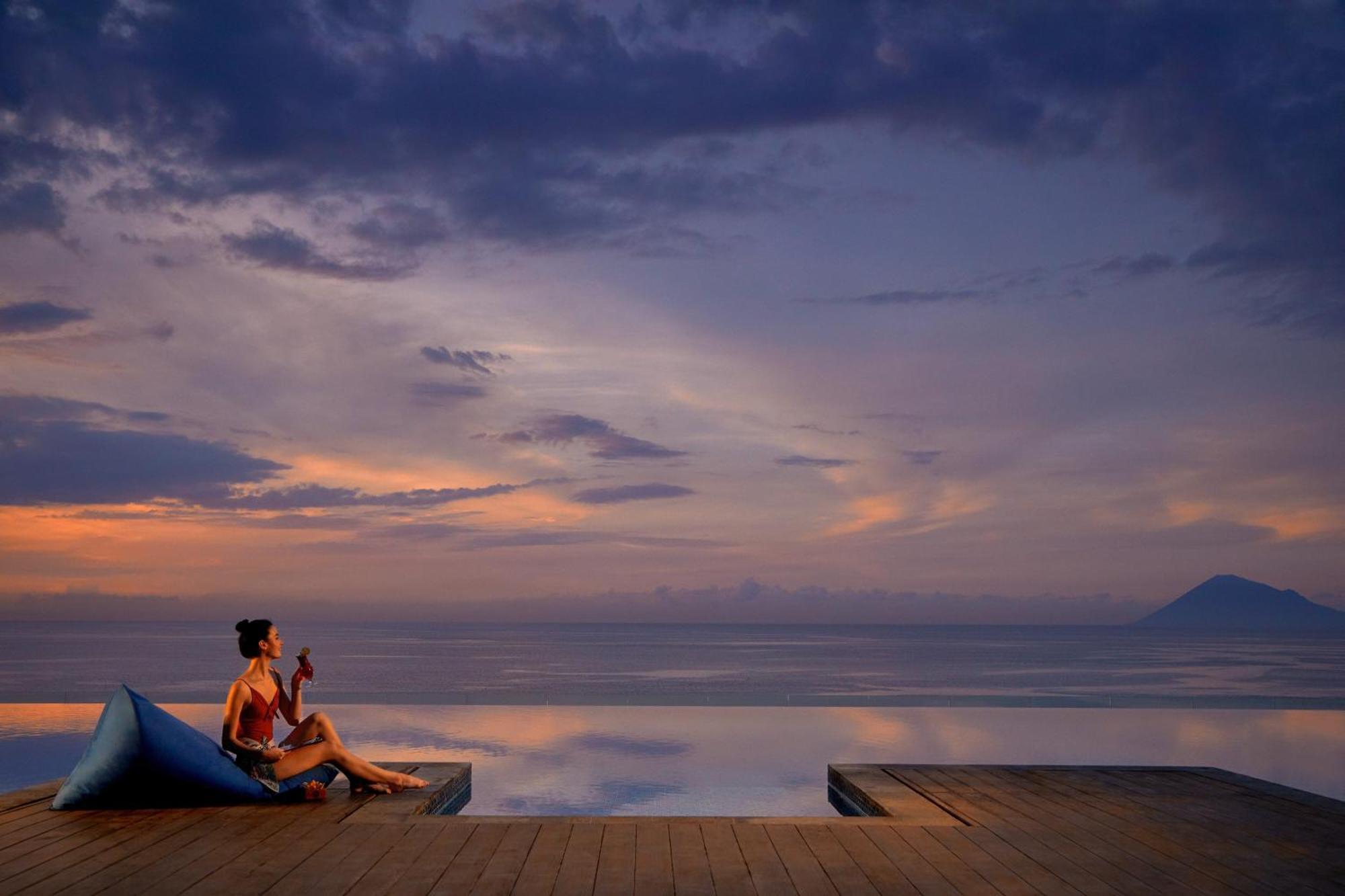Four Points By Sheraton Manado Exteriör bild