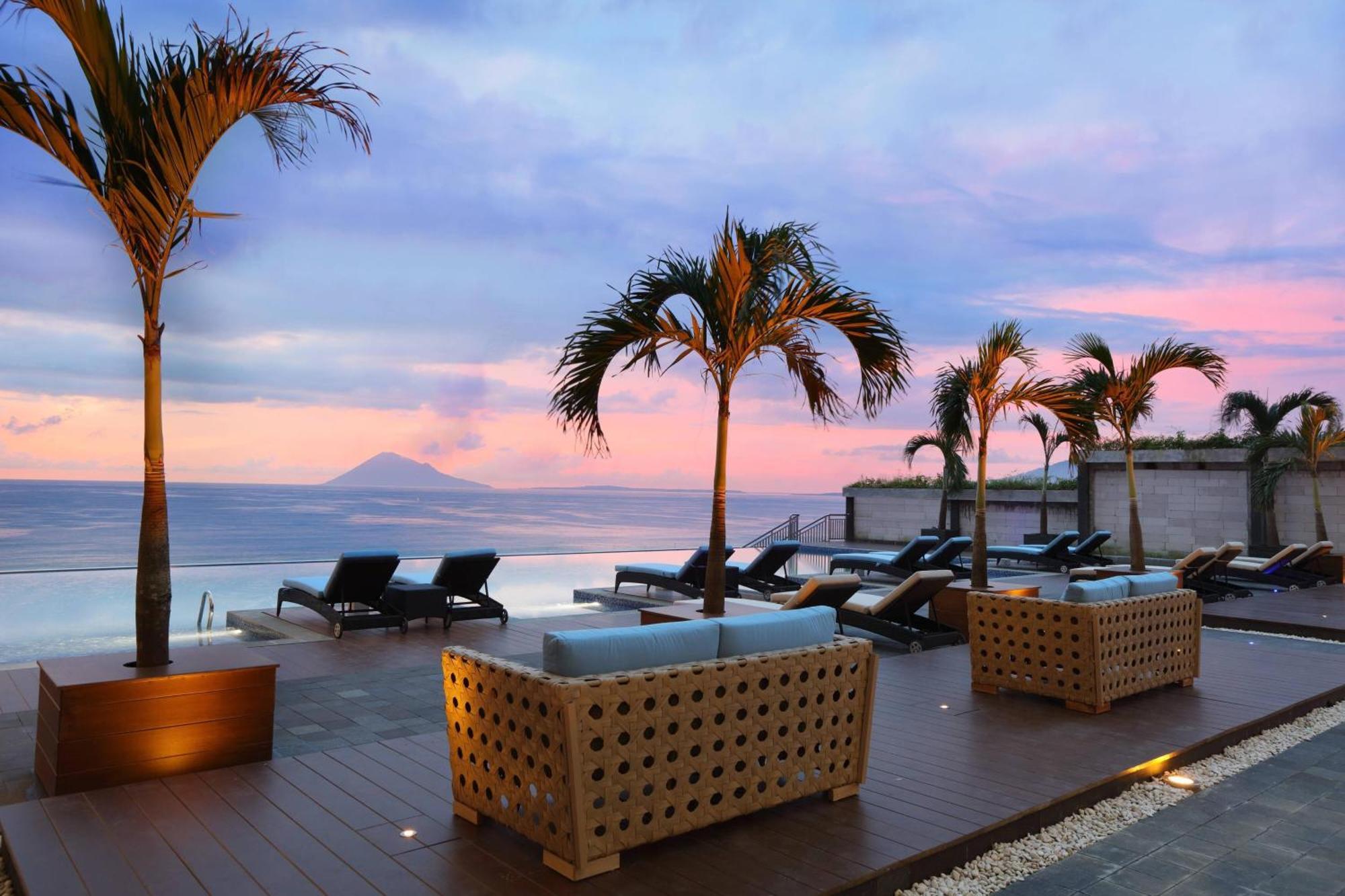Four Points By Sheraton Manado Exteriör bild