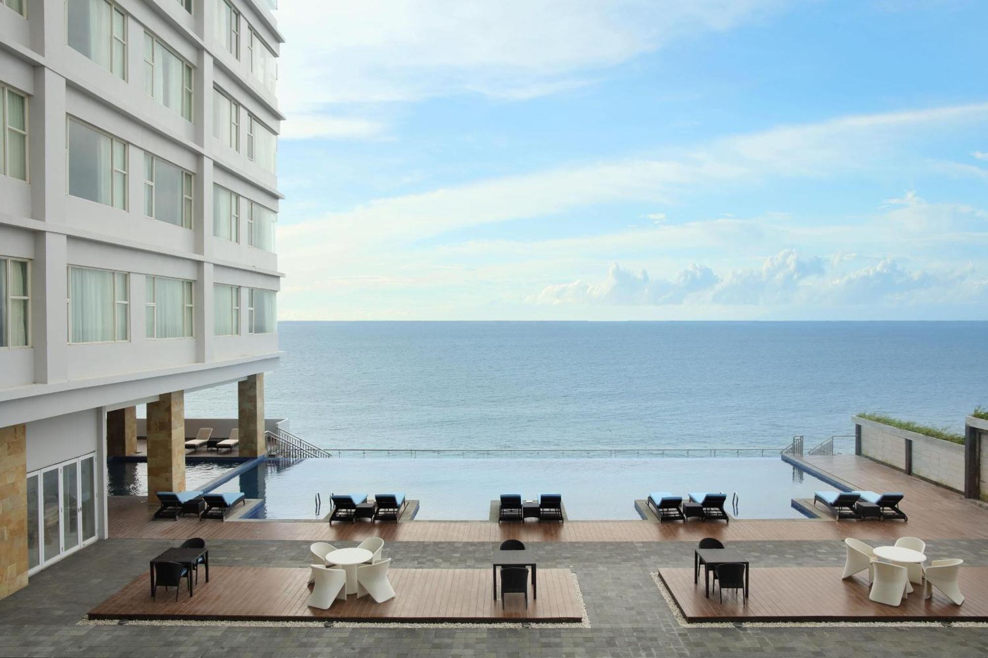 Four Points By Sheraton Manado Exteriör bild