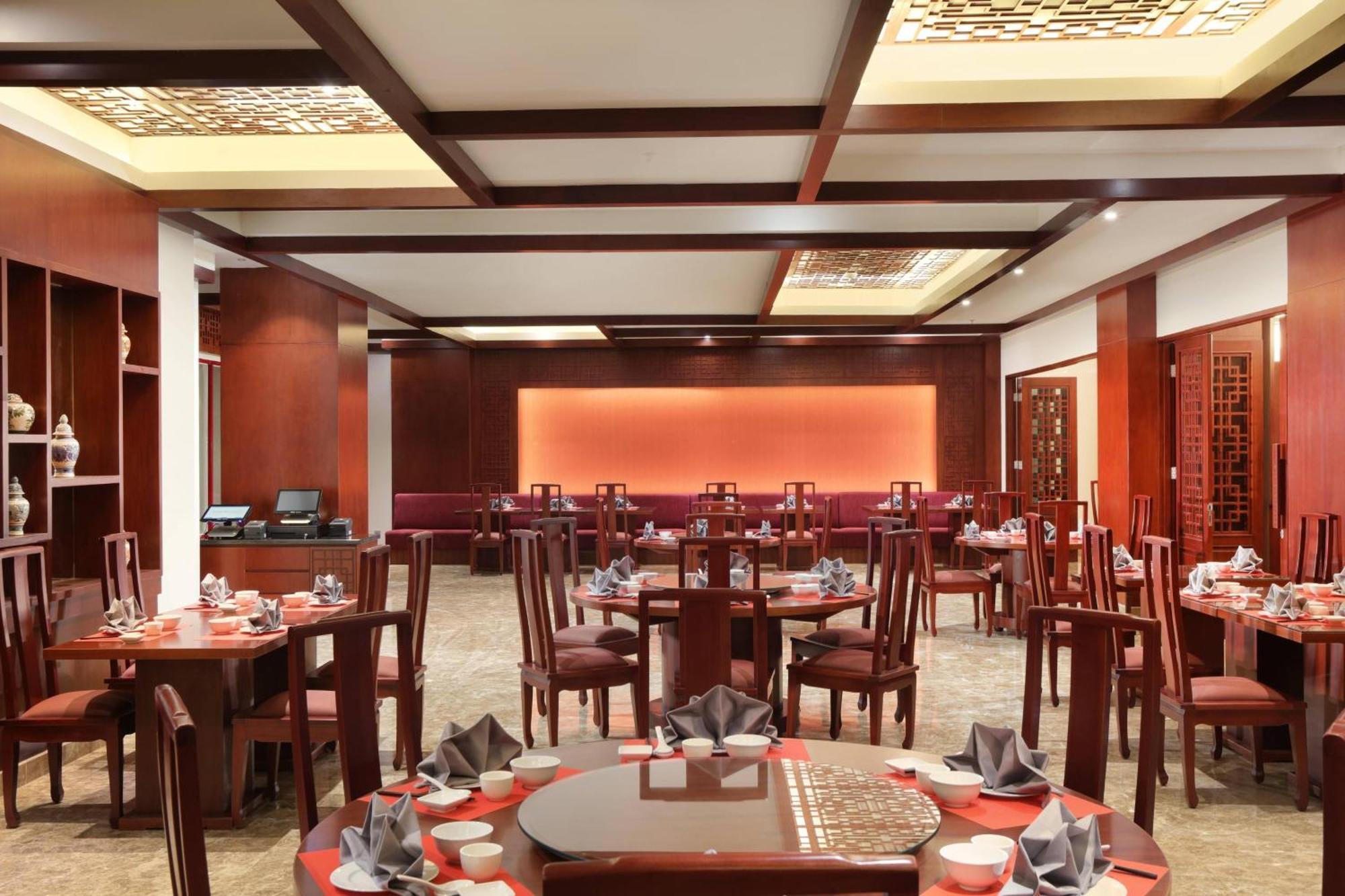 Four Points By Sheraton Manado Exteriör bild