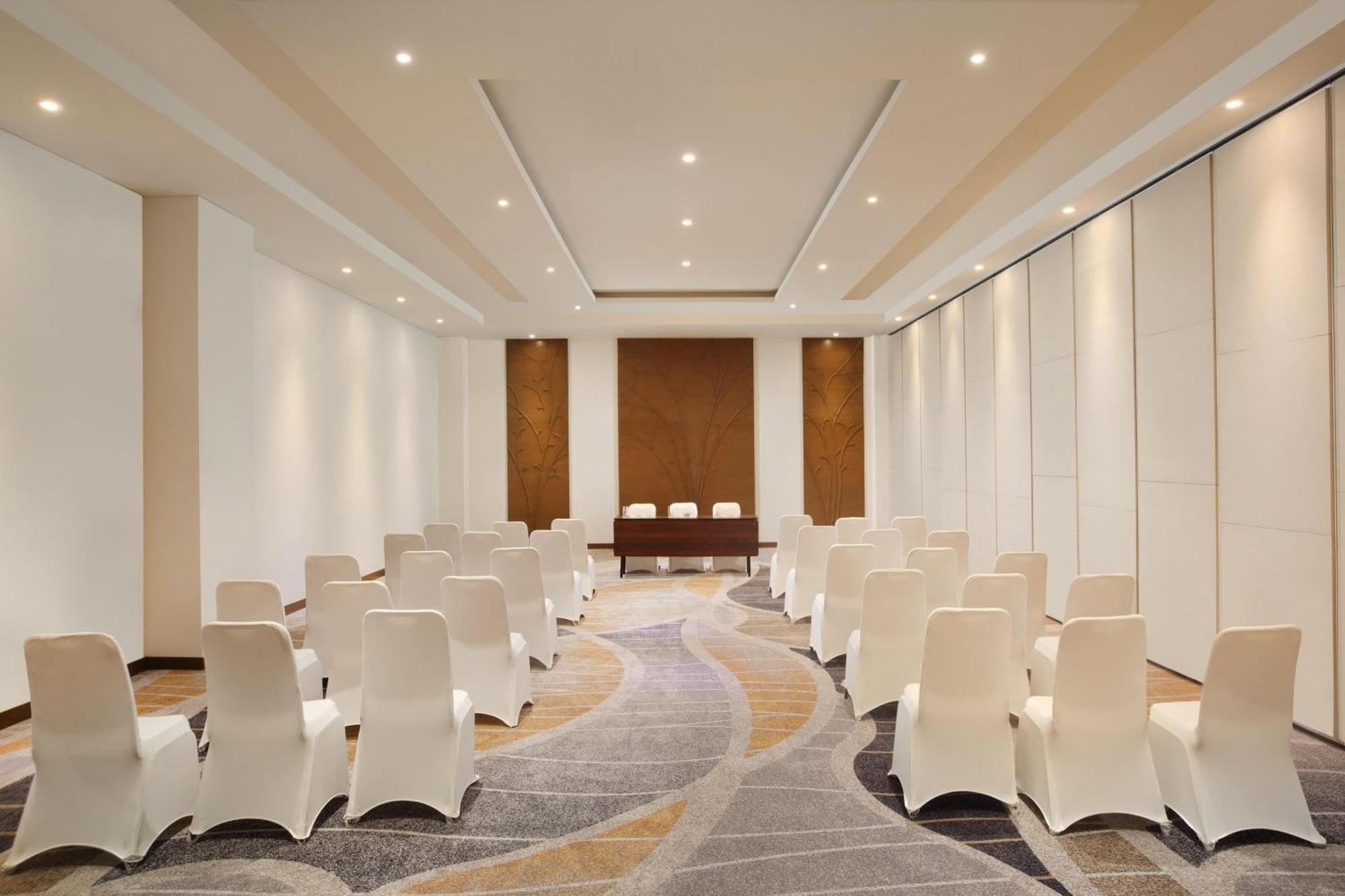 Four Points By Sheraton Manado Exteriör bild