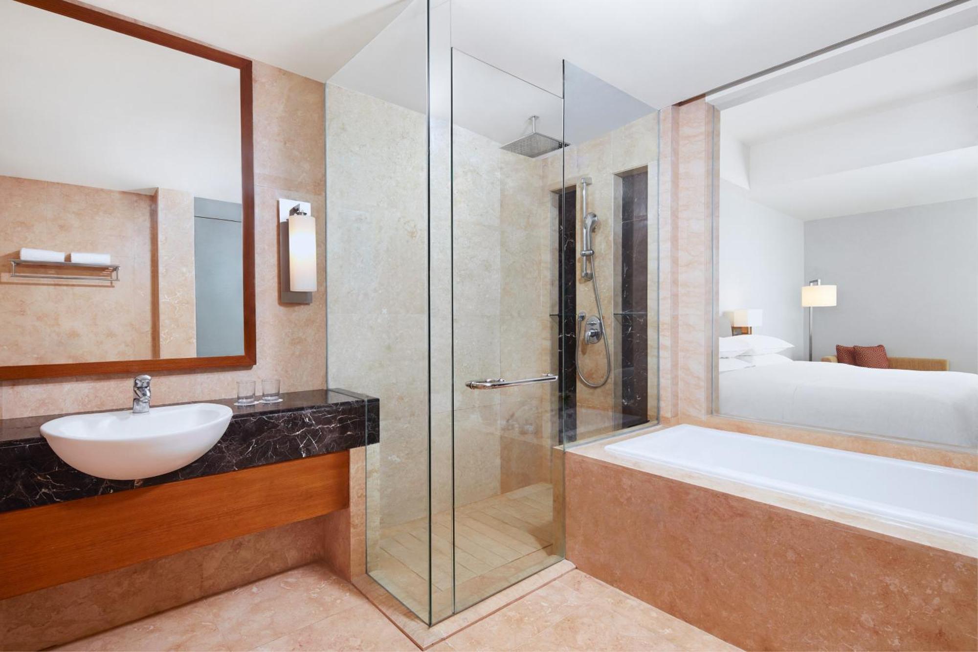 Four Points By Sheraton Manado Exteriör bild