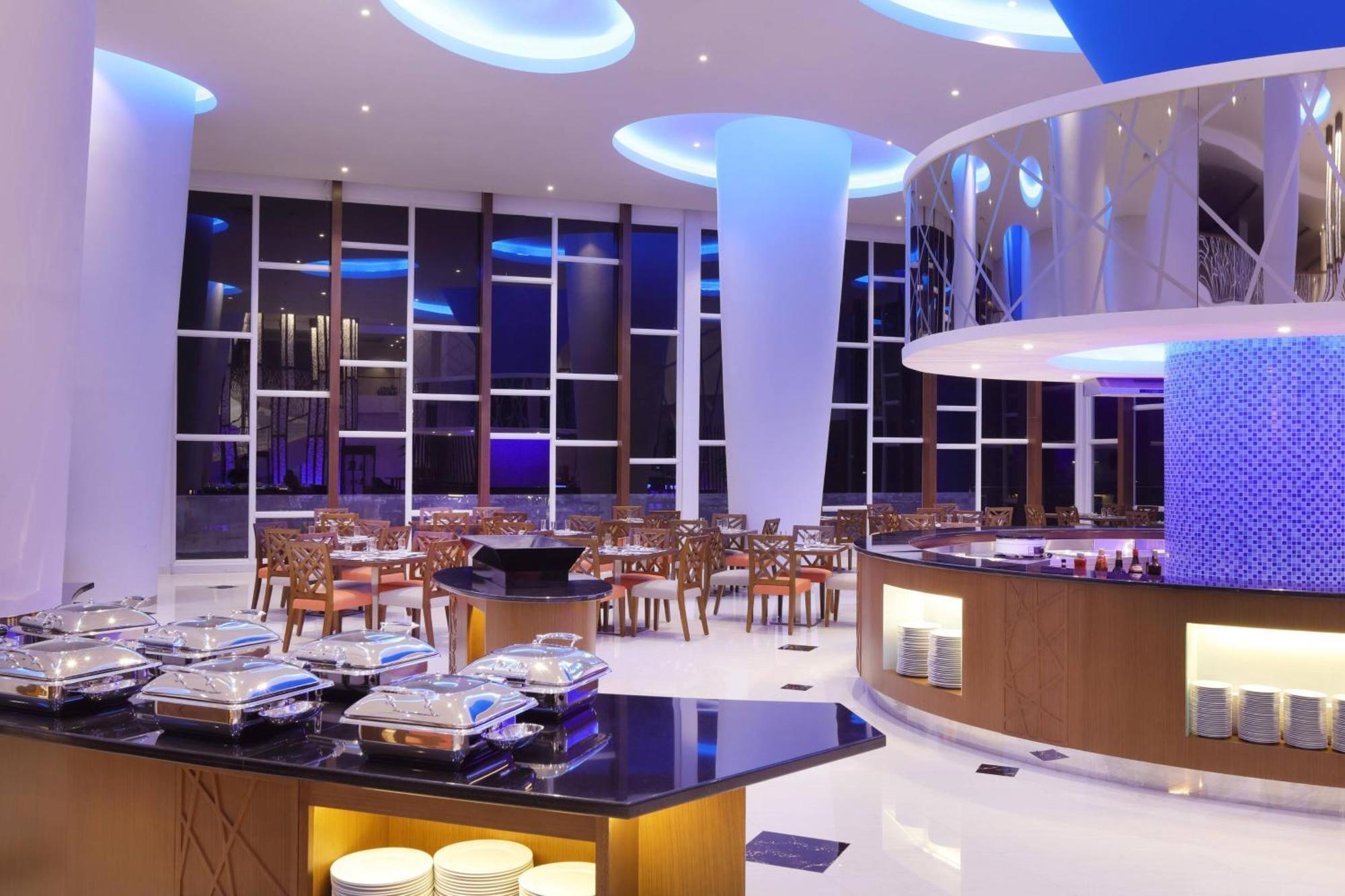 Four Points By Sheraton Manado Exteriör bild