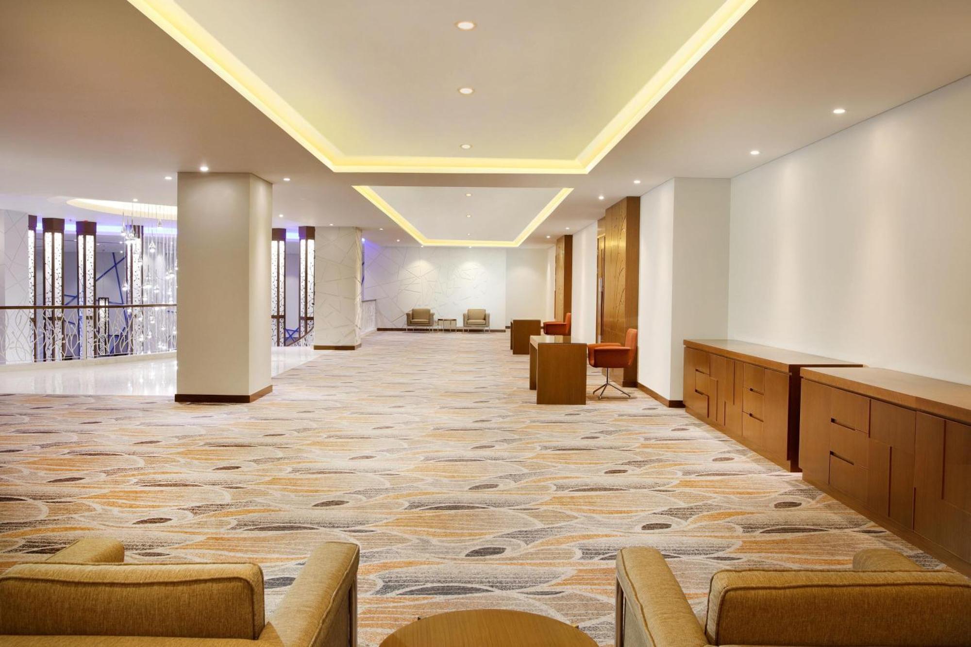 Four Points By Sheraton Manado Exteriör bild