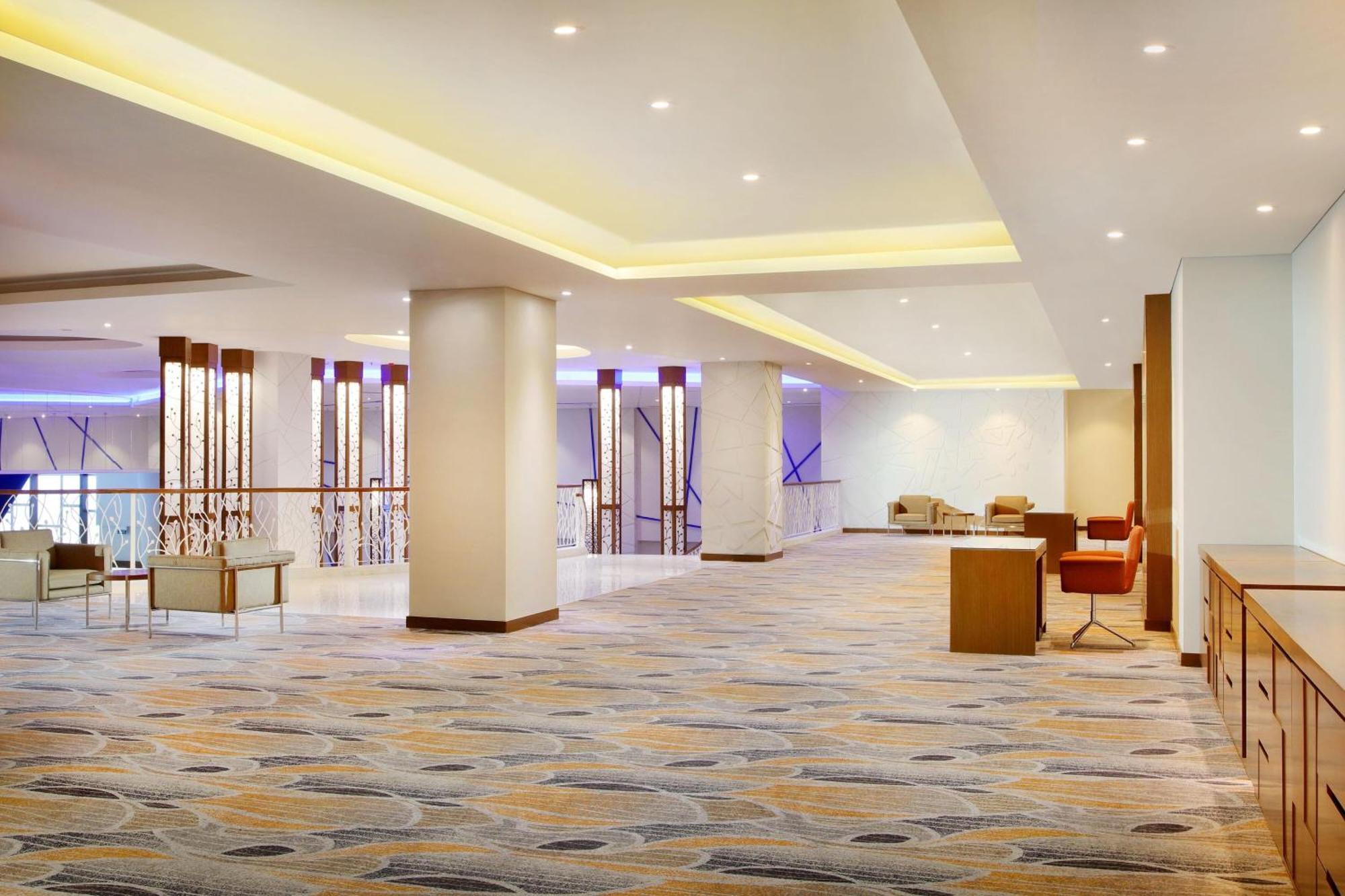 Four Points By Sheraton Manado Exteriör bild
