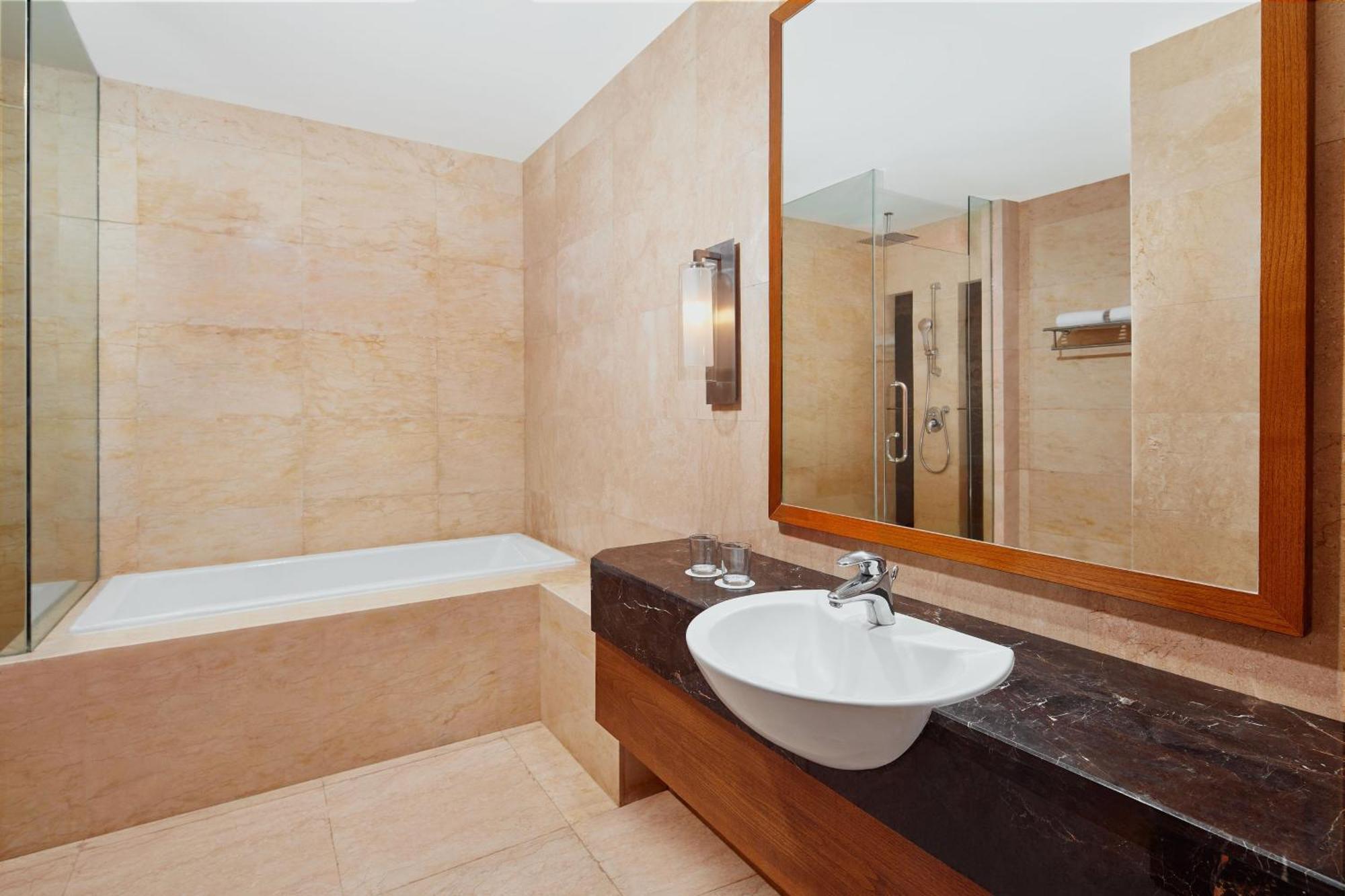 Four Points By Sheraton Manado Exteriör bild
