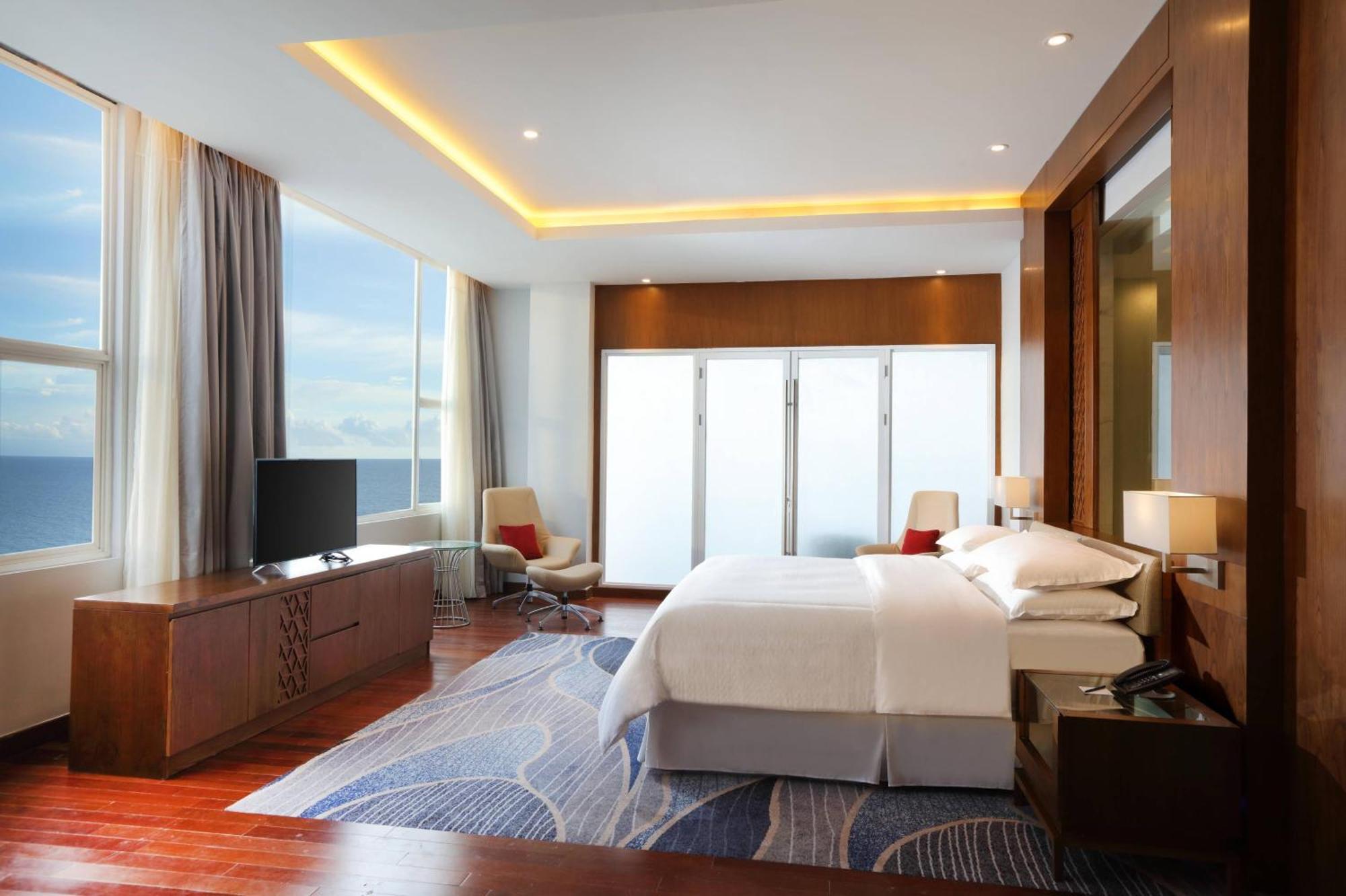 Four Points By Sheraton Manado Exteriör bild