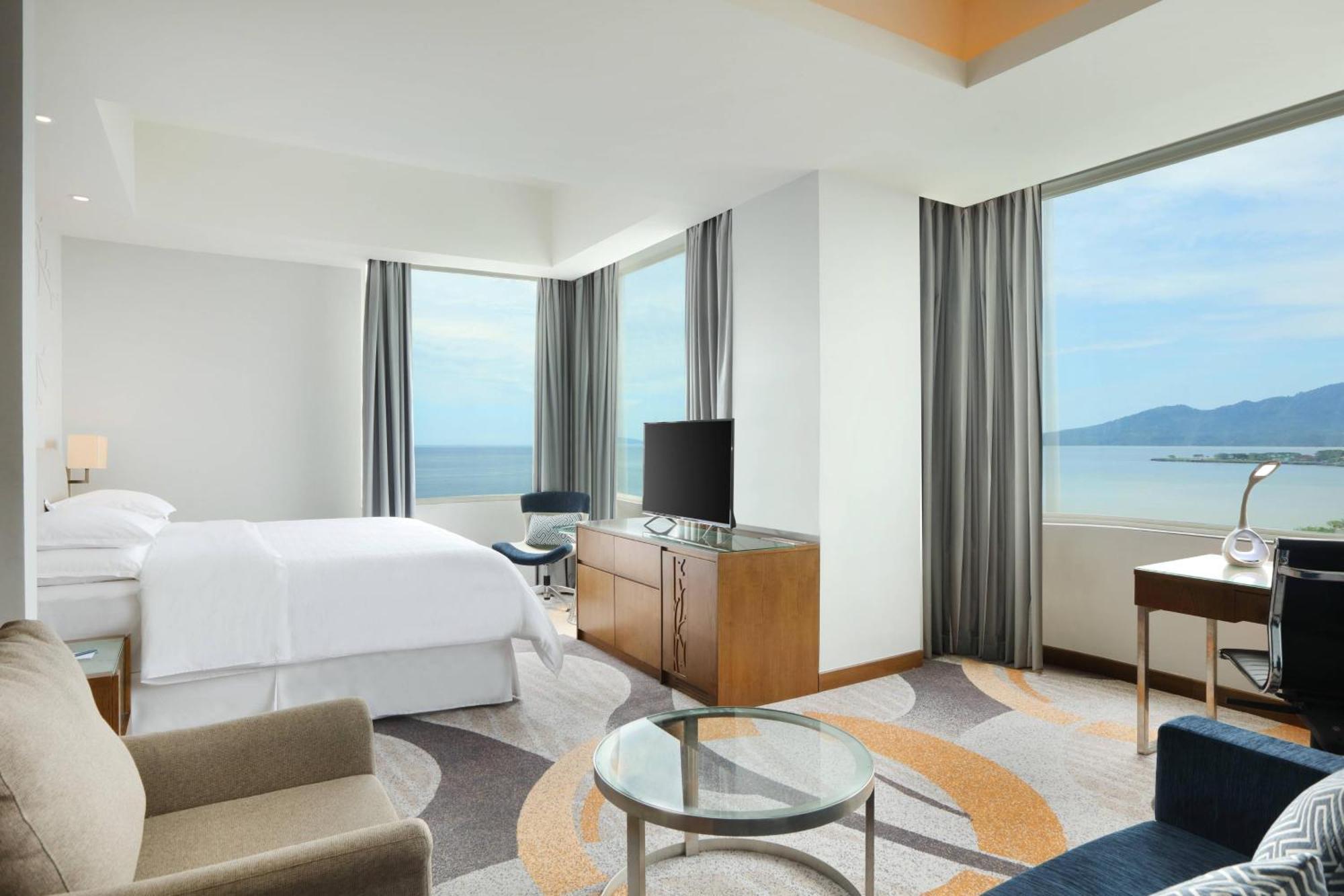 Four Points By Sheraton Manado Exteriör bild