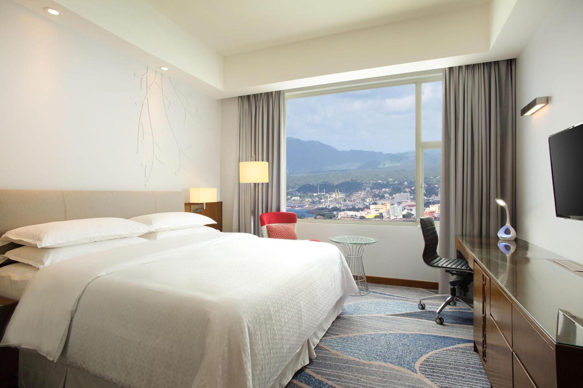 Four Points By Sheraton Manado Exteriör bild